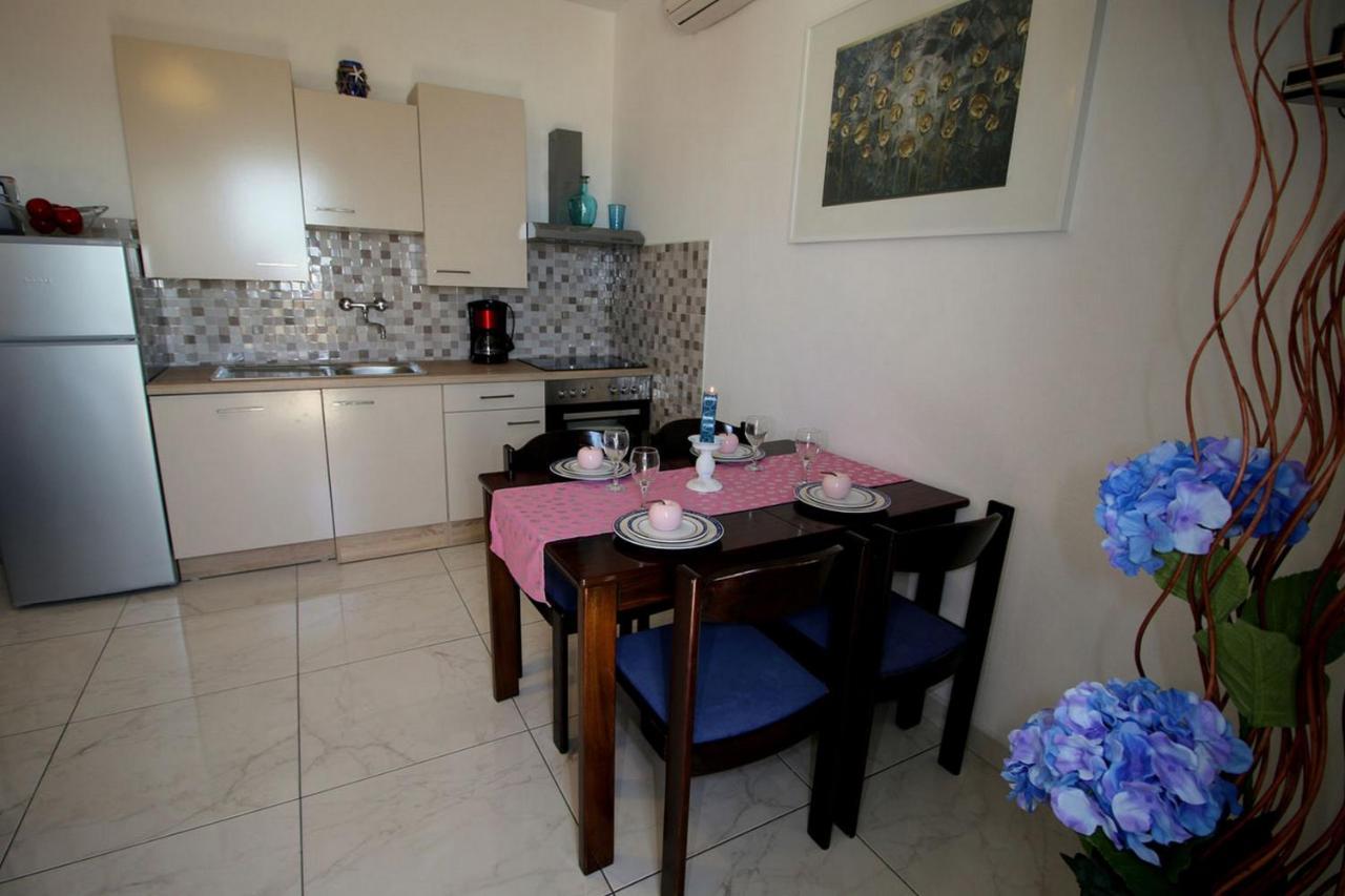 Villa Renipol Adults Only Sutivan Ngoại thất bức ảnh
