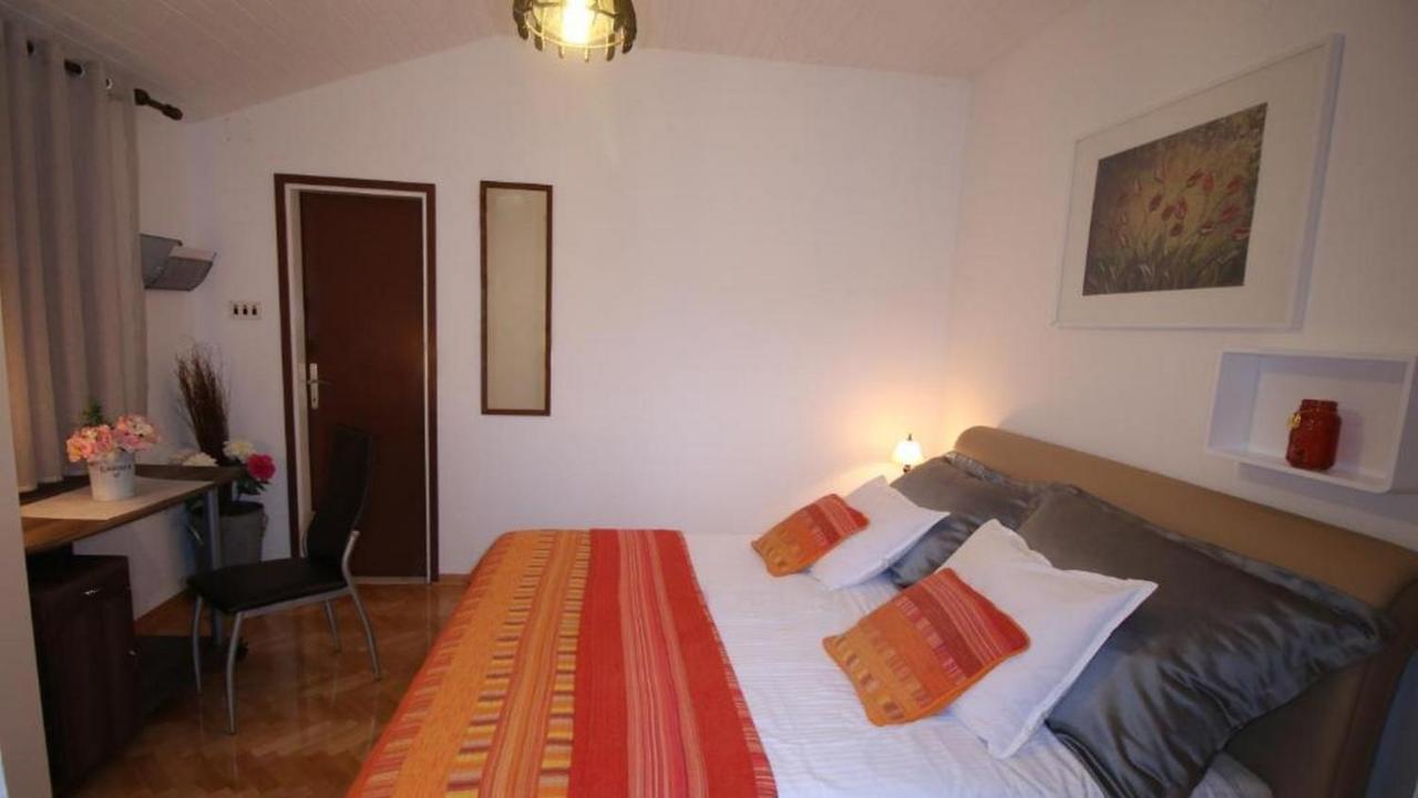 Villa Renipol Adults Only Sutivan Ngoại thất bức ảnh