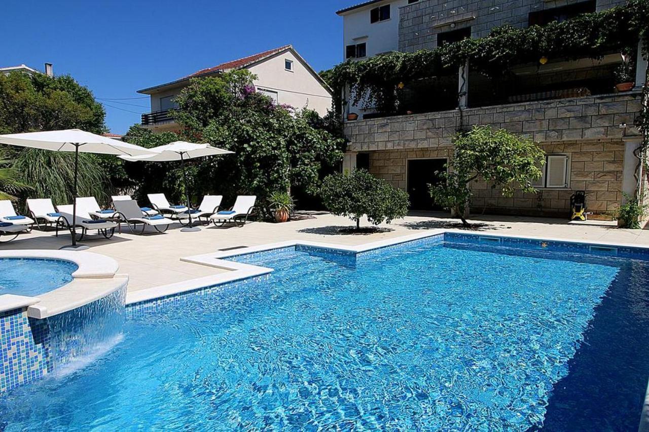 Villa Renipol Adults Only Sutivan Ngoại thất bức ảnh