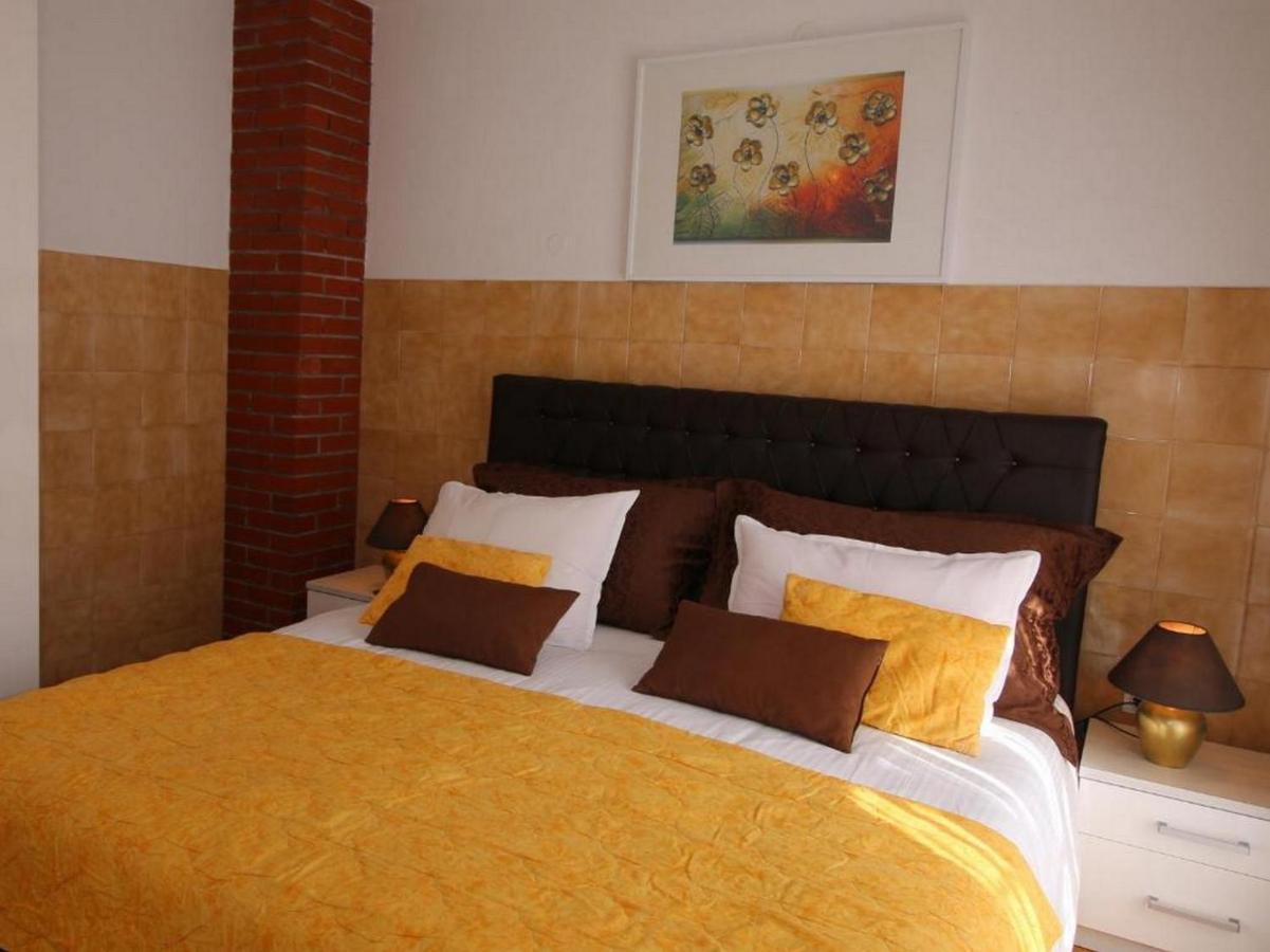 Villa Renipol Adults Only Sutivan Ngoại thất bức ảnh