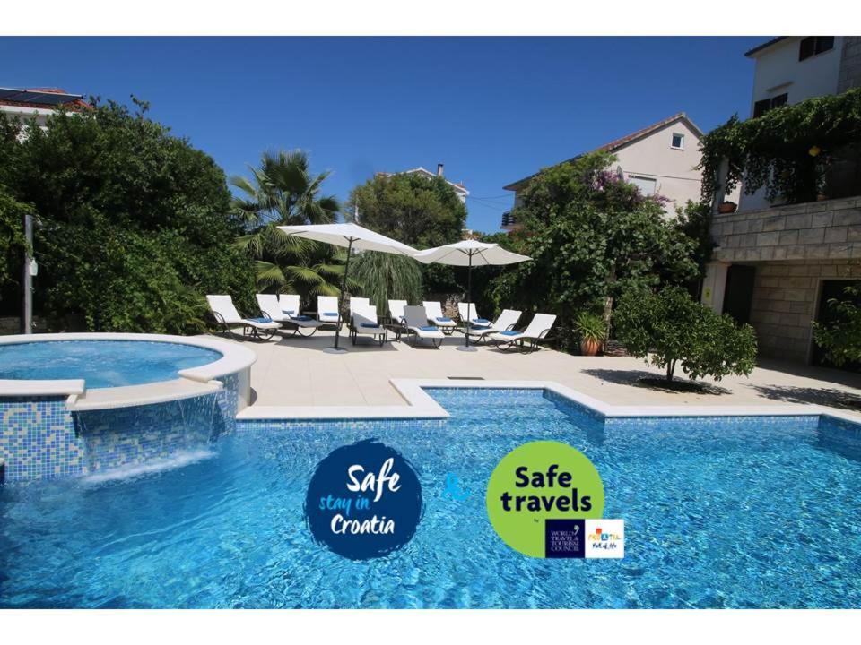 Villa Renipol Adults Only Sutivan Ngoại thất bức ảnh