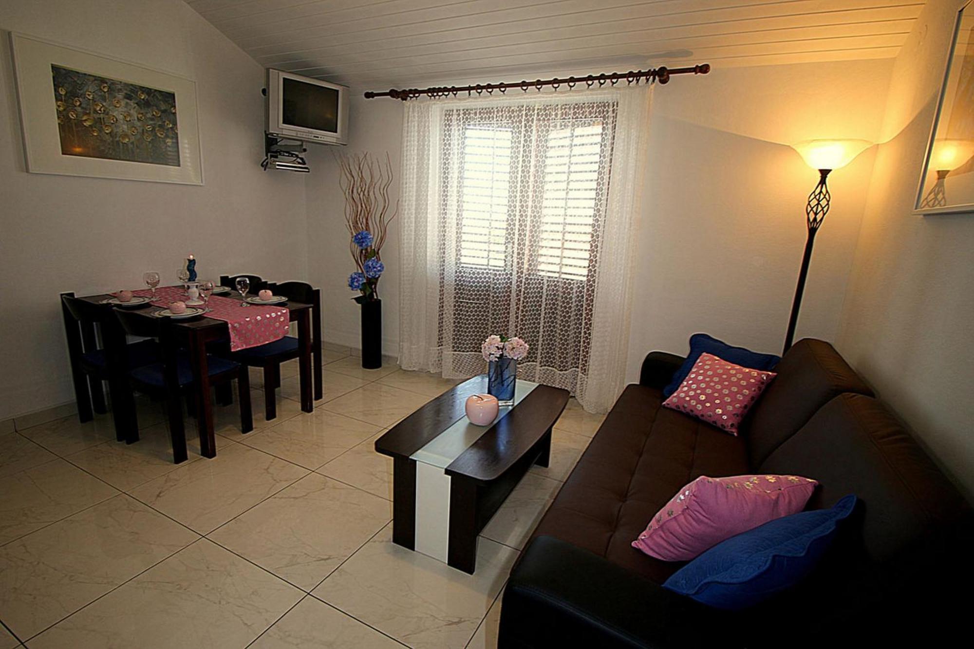 Villa Renipol Adults Only Sutivan Phòng bức ảnh